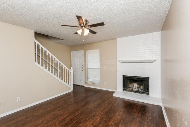 Building Photo - 5915 Shadydell Dr