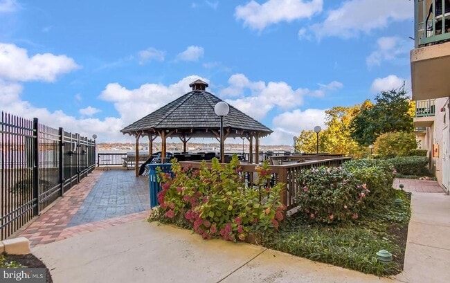 Building Photo - 501 Slaters Ln