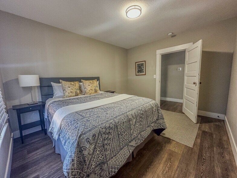 Building Photo - 5532 N Haight Ave