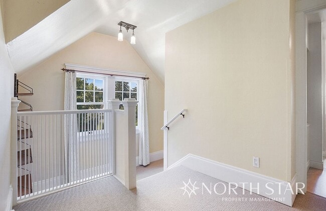 Building Photo - Live in a National Historic Home