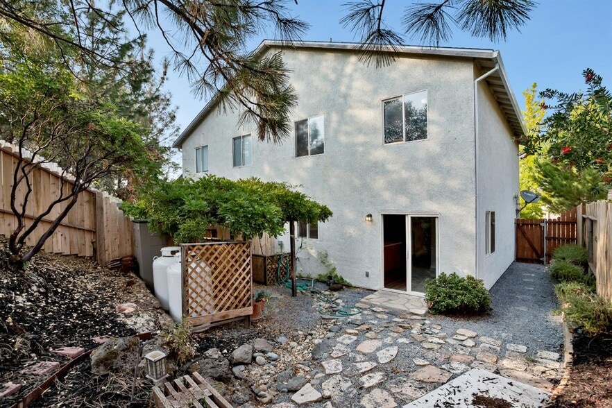 A view of the back of the home from in the backyard. - 3038 Courtside Dr