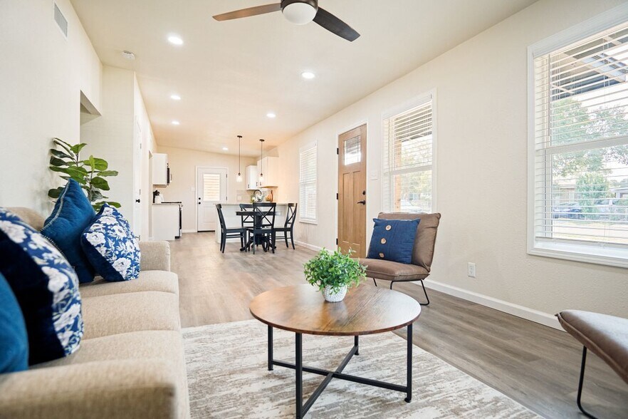 Building Photo - 462 Springwood Ln