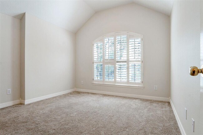 Building Photo - 5534 Chesapeake Pl