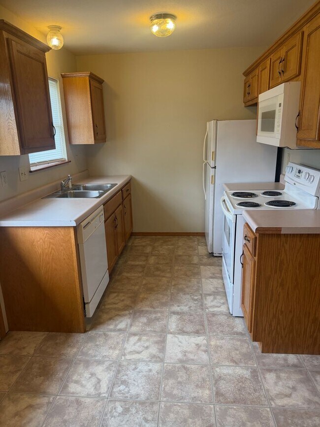 Building Photo - 20304 Skyview Dr