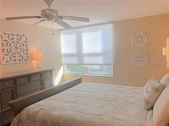 Building Photo - 400 Island Way