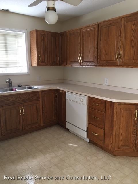 Building Photo - 1000 Lori Ln