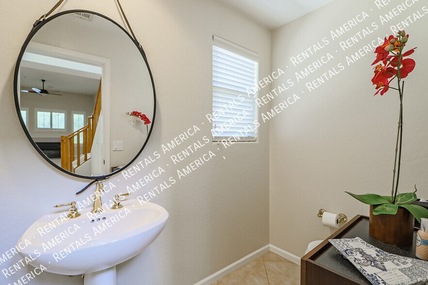 Building Photo - 20802 N Grayhawk Dr