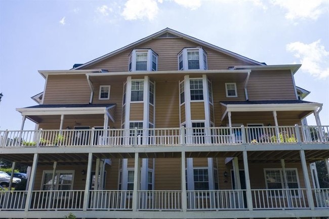 Building Photo - 4120 Riverlook Pkwy SE