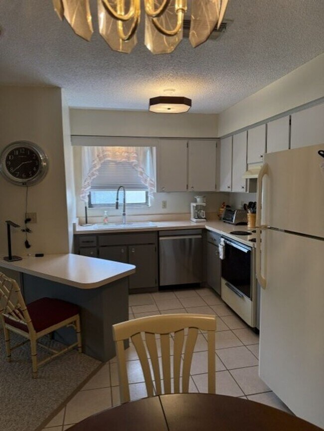 Building Photo - 37819 Alissa Dr