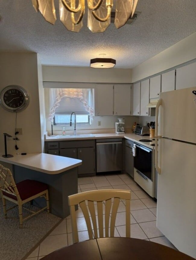 Building Photo - FURNISHED RENTAL IN GATED ORANGE BLOSSOM RANCH