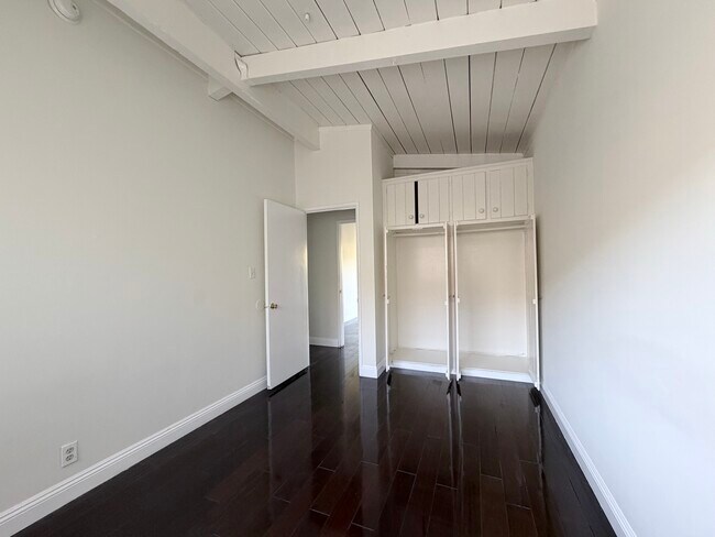 1 Bedroom - 243 1/2 S Church Ln