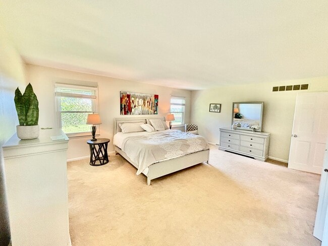 Building Photo - Escape to Luxury: Your Private Oasis on a ...