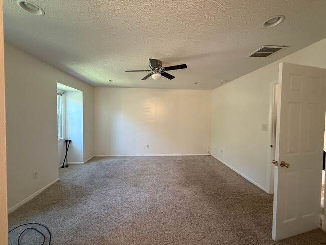 Building Photo - Townhouse Near N Great Neck & VB Blvd
