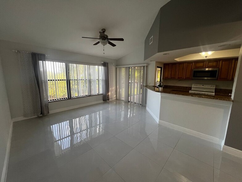 Primary Photo - 13351 Greengate Blvd
