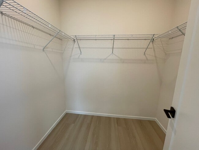 Building Photo - 2Bd/1.75Ba Seattle Townhouse