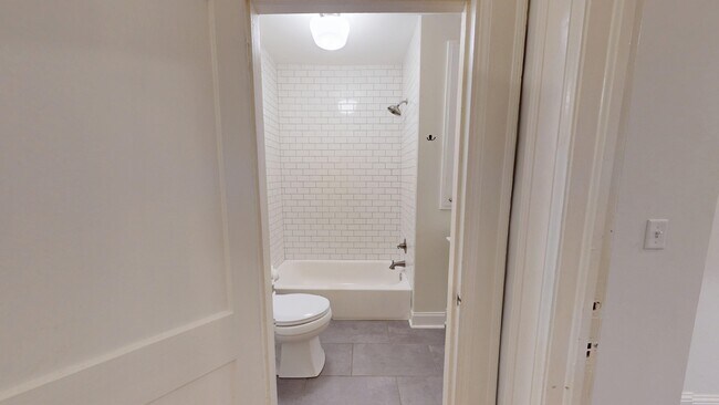 Building Photo - 345 Cloverdale Rd