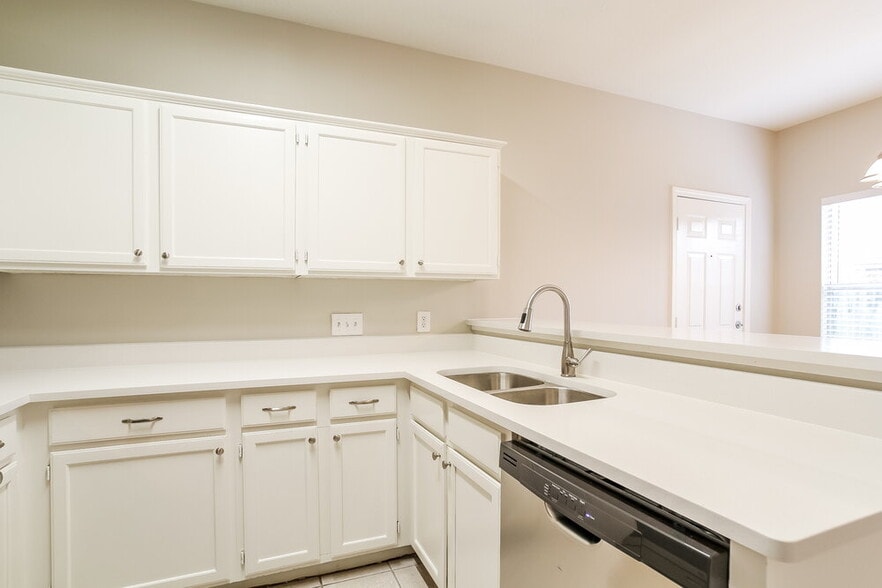 Building Photo - 6615 Bluebottle Ln