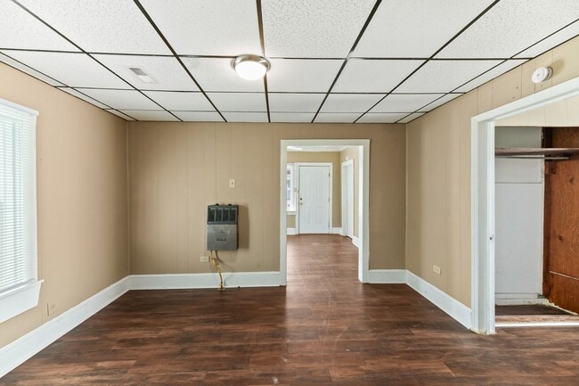 Building Photo - Charming Brick Bungalow in the Heart of North Charleston