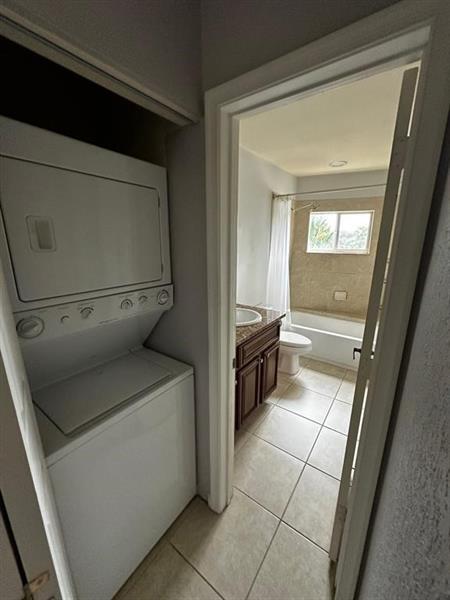 Building Photo - 578 NE 20th St