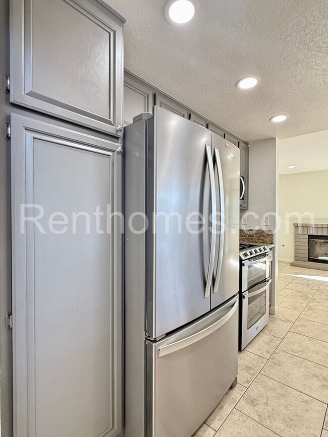 Building Photo - 23835 Cork Oak Cir