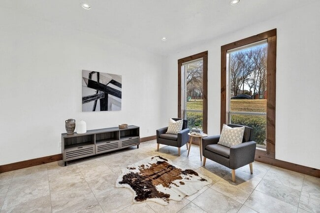 Building Photo - 324 Rolling Oaks Ridge