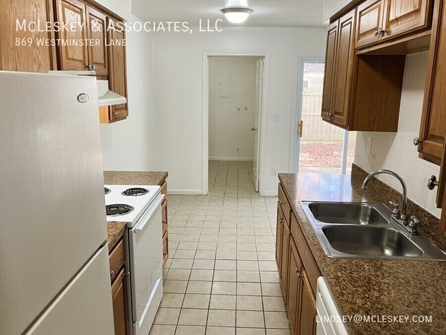 Building Photo - 869 Westminster Ln