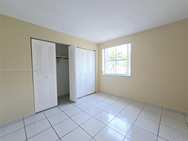 Building Photo - 365 NW 85th Ct