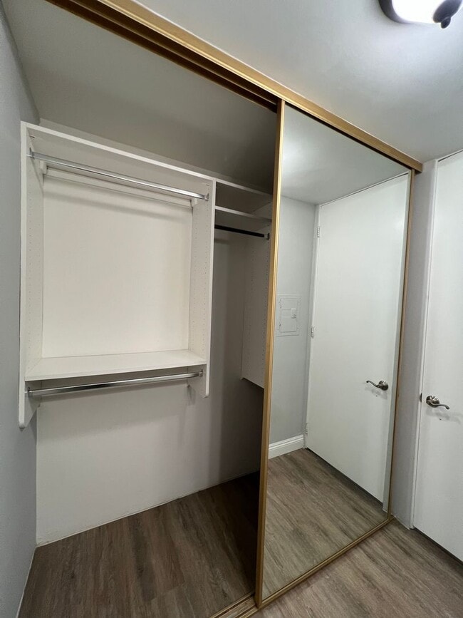 Building Photo - 2 Bed 2 Bath - Split Unit