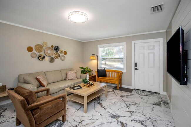 Building Photo - 2081 N Betty Ln