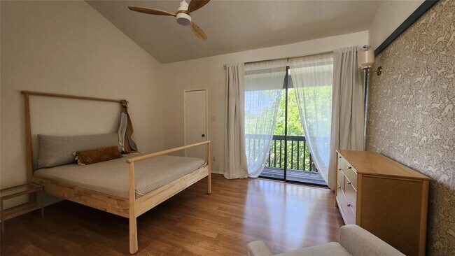Building Photo - 7122 Wood Hollow Dr