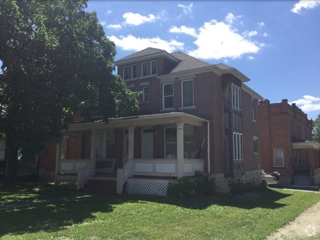 Building Photo - 1639 Summit St