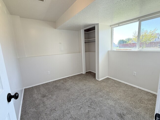 Building Photo - 2022 N 850 W