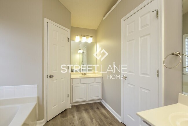 Building Photo - NOW OFFERING FIRST FULL MONTH FREE!