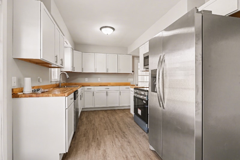 Building Photo - 10203 Shadowlane Ave