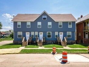 Building Photo - 156 Leicester Ct