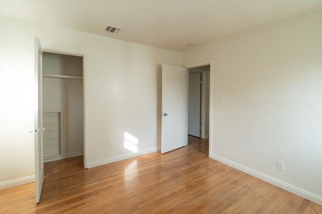 Building Photo - 4452Cogs