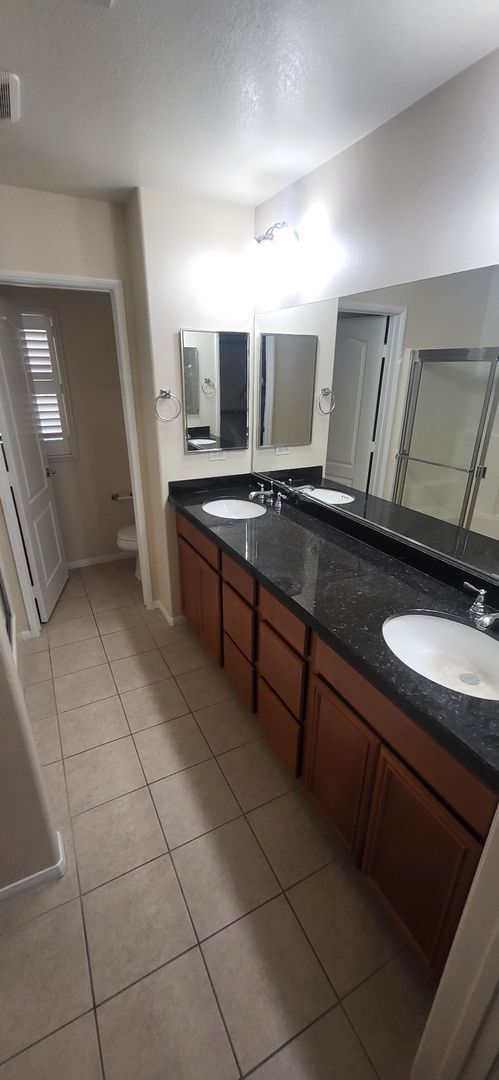 Building Photo - Gorgeous Harveston Townhome - Just across ...