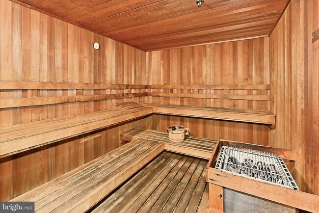 Building Photo - 2151 Jamieson Ave