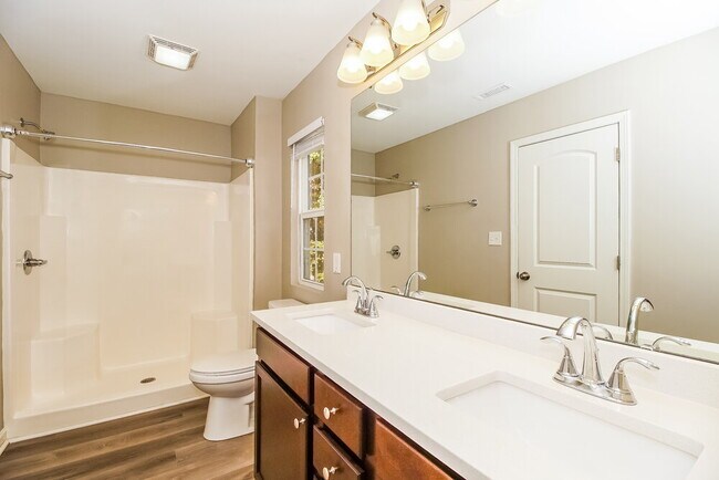 Building Photo - 109 Lookout Point Pl