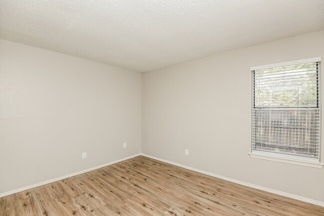 Building Photo - 5016 Santa Fe Ct