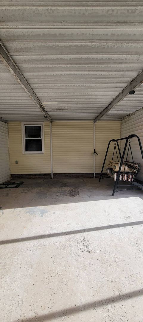 Building Photo - Ready to Move in