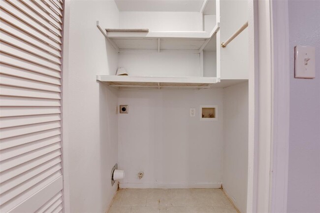 Building Photo - 4310 E Toliver St