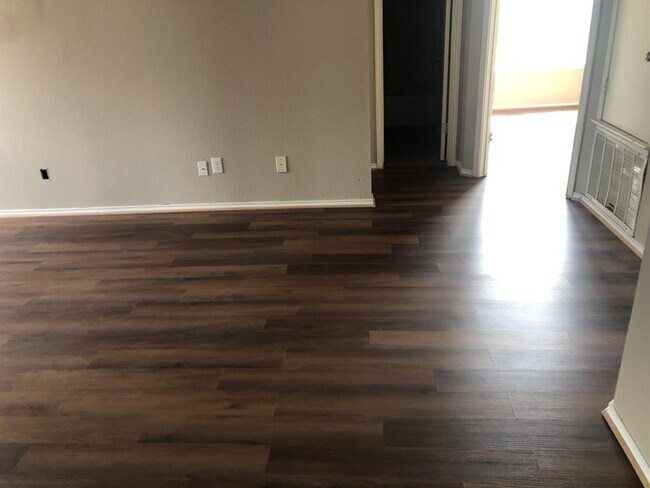 Building Photo - 310 Crossland Cove