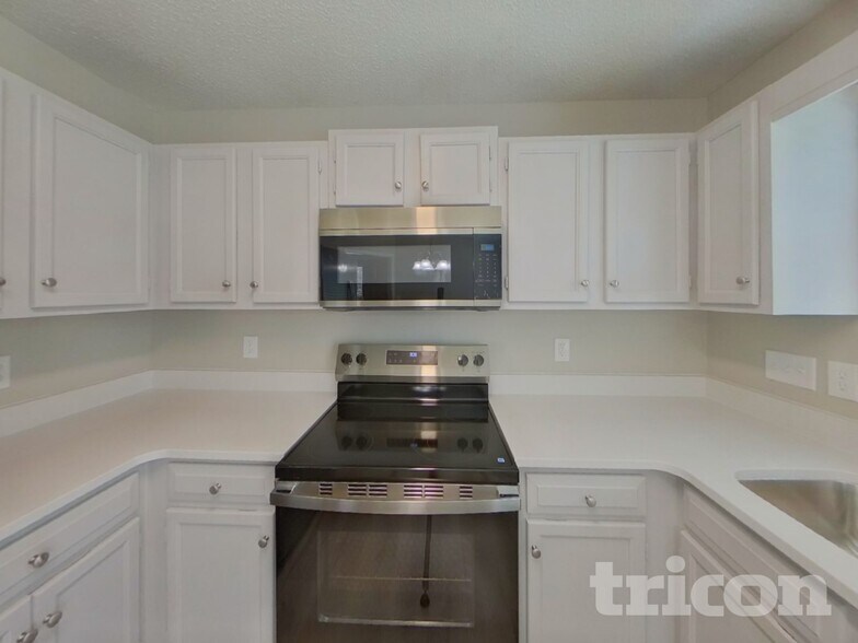 Building Photo - 722 Foxborough Rd