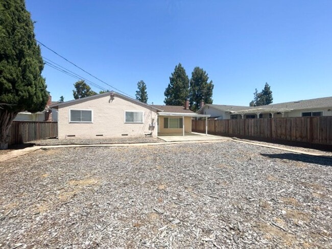 Building Photo - Desirable Home in the Mission San Jose Are...