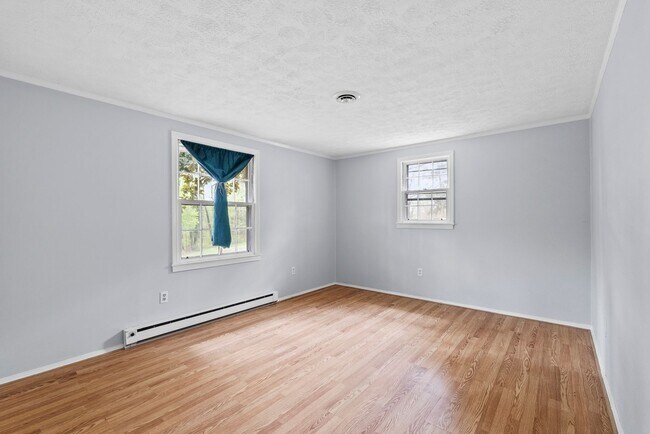 Building Photo - Updated 3-Bedroom Home on Quiet Street in Charlotte Court House!