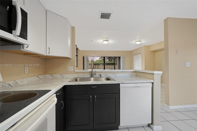 Building Photo - 3208 San Remo Cir