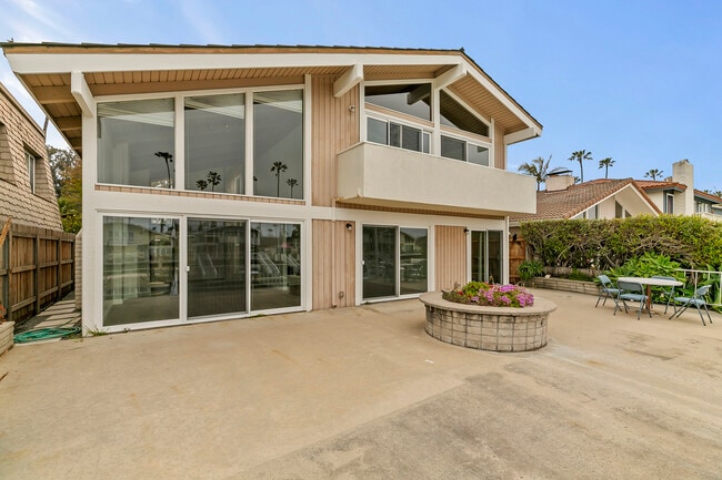 Building Photo - 2957 Seaview Ave