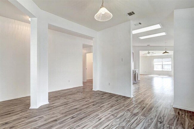 Building Photo - 1305 4 Cabin Ct