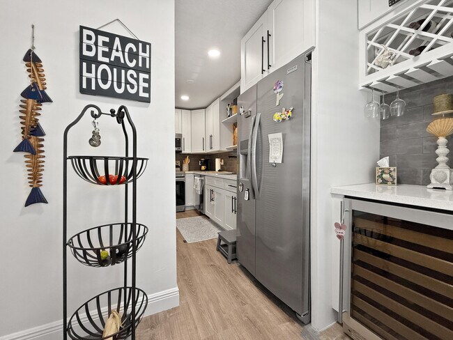 Building Photo - 1021 Flame Vine Ave